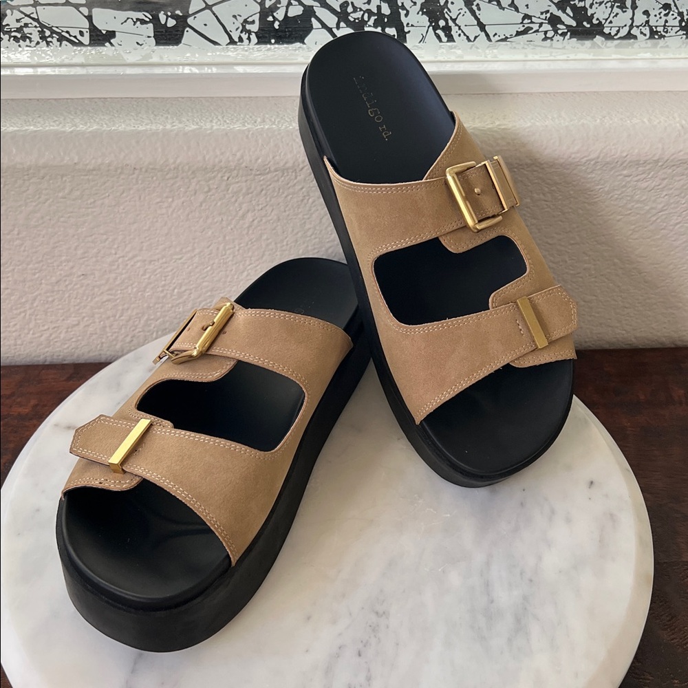 INDIGO RD Slip On Sandals Double Buckled Band Footbed Tan/Golden/Black 9M